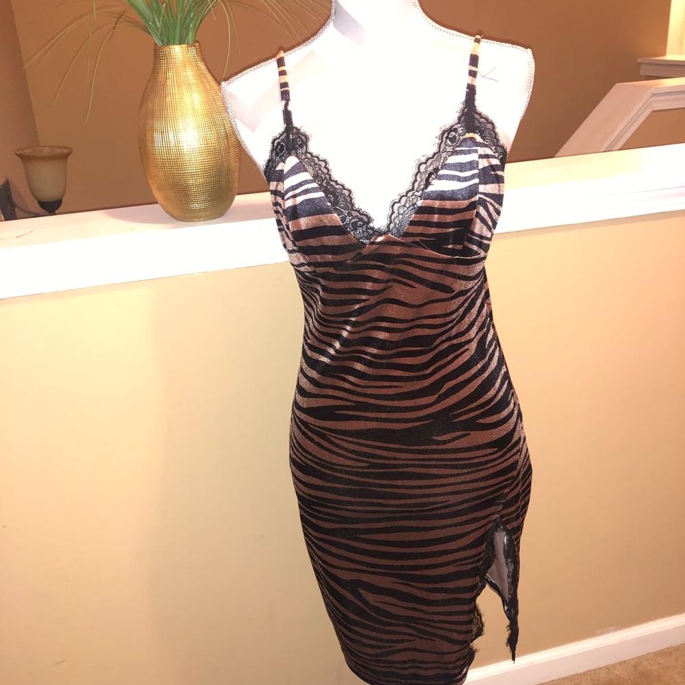 Fashion Nova Velvet Zebra Dress Sz L